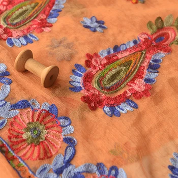 Ruda vienpusis siuvinėjimo medžiaga, Klostytas ryškios šilko šifono audinio Ilga suknelė, šalikas ir sijonas kratinys